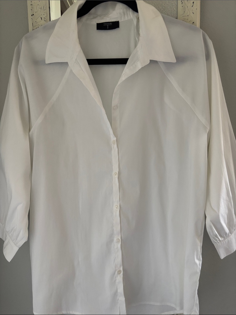 Tahari ladies WHITE Blouse size medium. $ 20